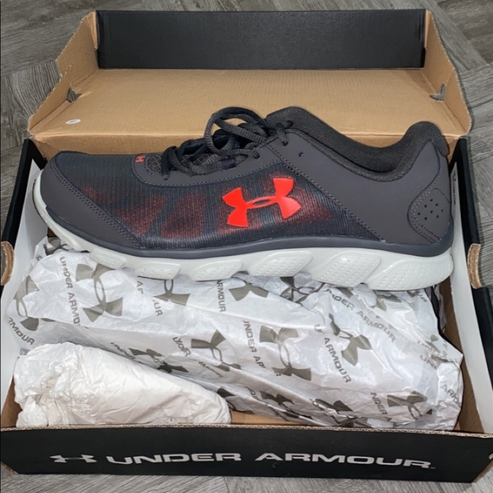 Men’s under armour sneakers